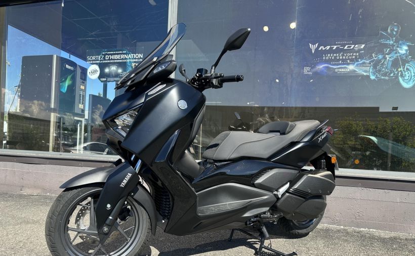 YAMAHA XMAX 300 Tech Max 4
