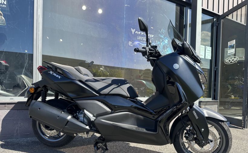 YAMAHA XMAX 300 Tech Max 6