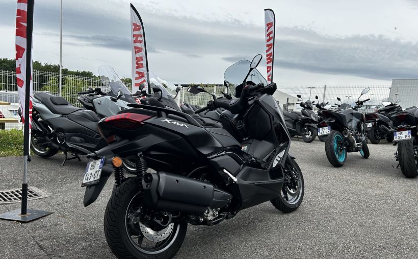 YAMAHA XMAX 300 Tech Max 2