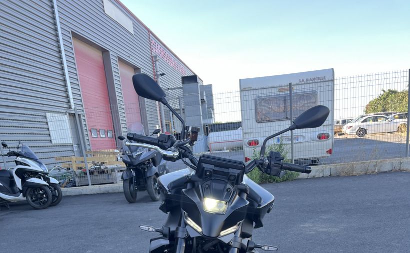 YAMAHA MT-09  Y-AMT 1