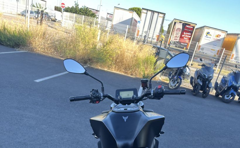 YAMAHA MT-09  Y-AMT 3