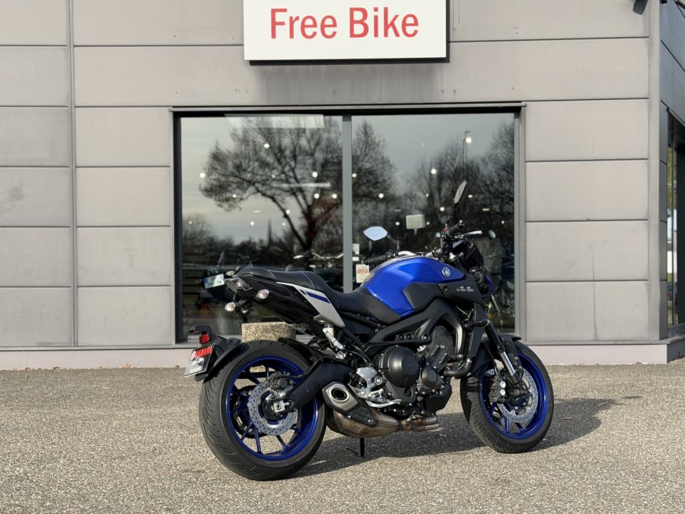 YAMAHA MT-09 1