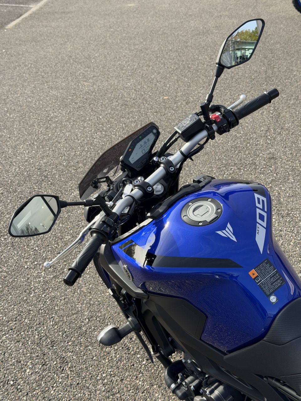 YAMAHA MT-09 4
