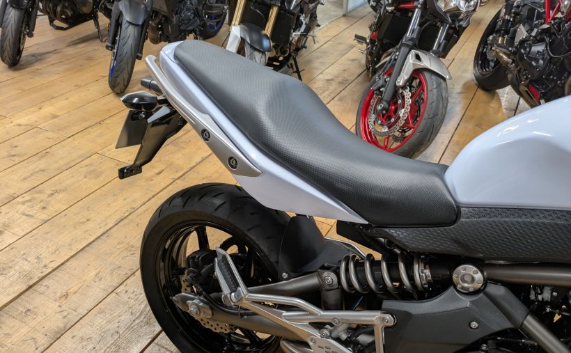 KAWASAKI ER-6 30