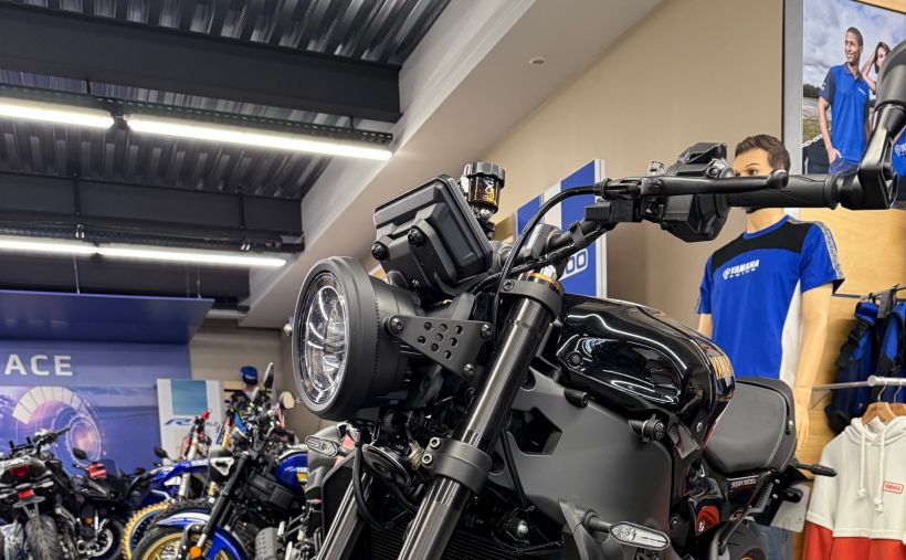 YAMAHA XSR 900 2