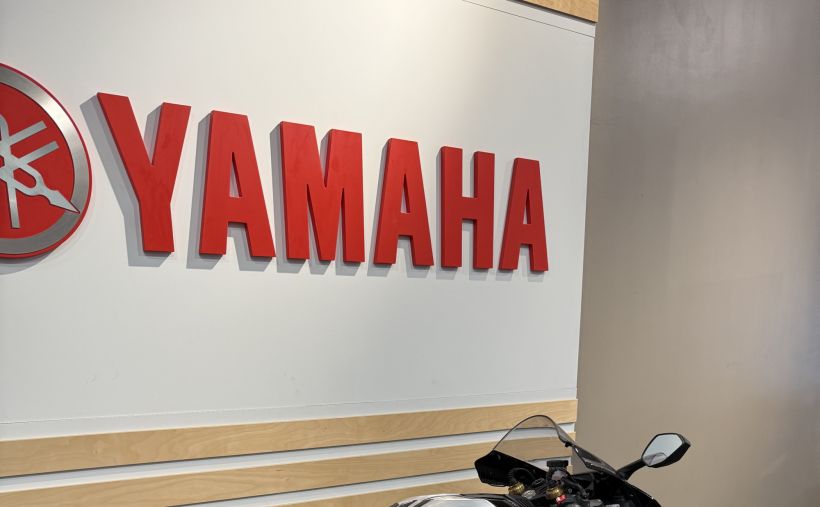 YAMAHA YZF 1000 R1 1
