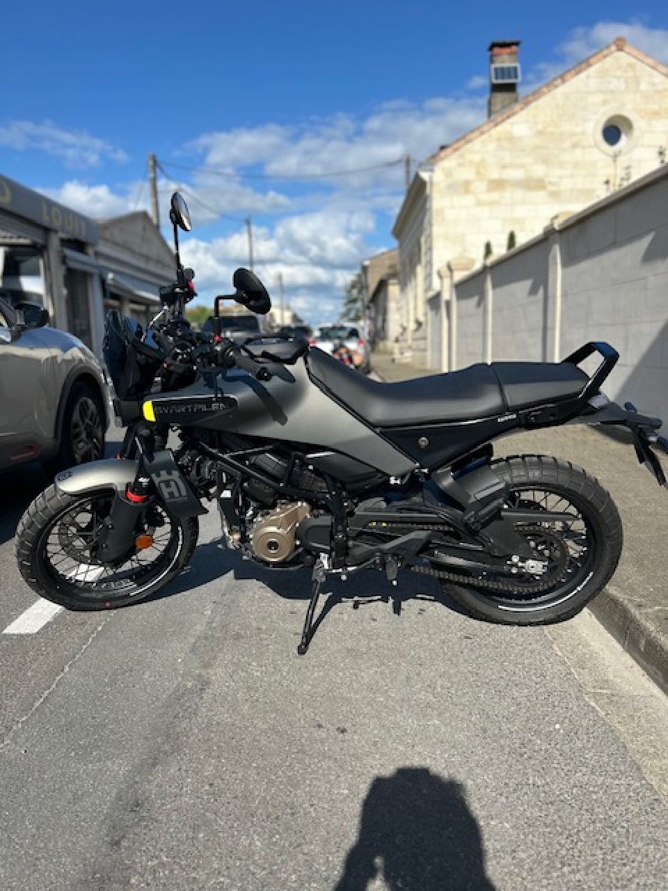 HUSQVARNA SVARTPILEN 125 ABS 9