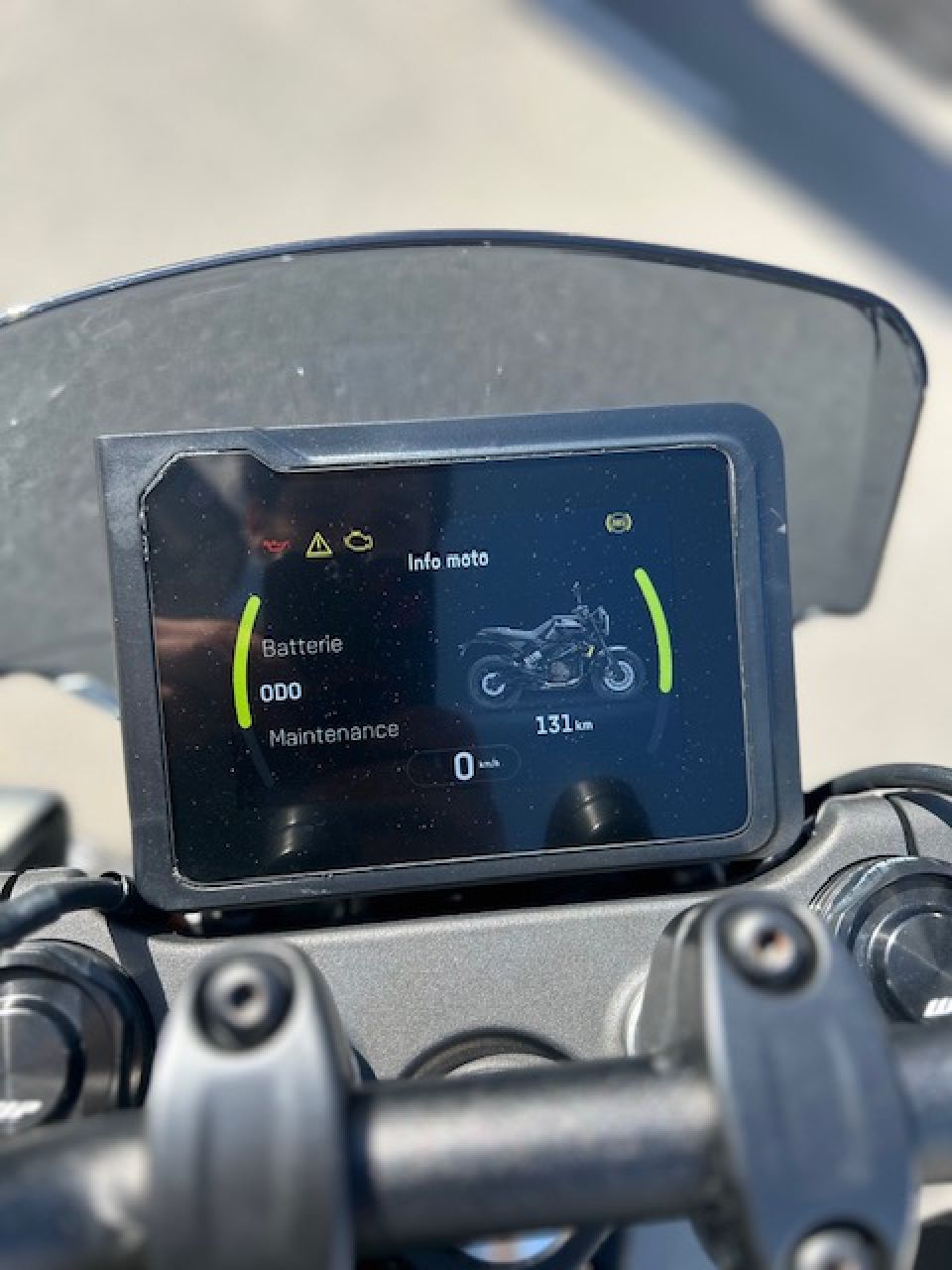 HUSQVARNA SVARTPILEN 125 ABS 27