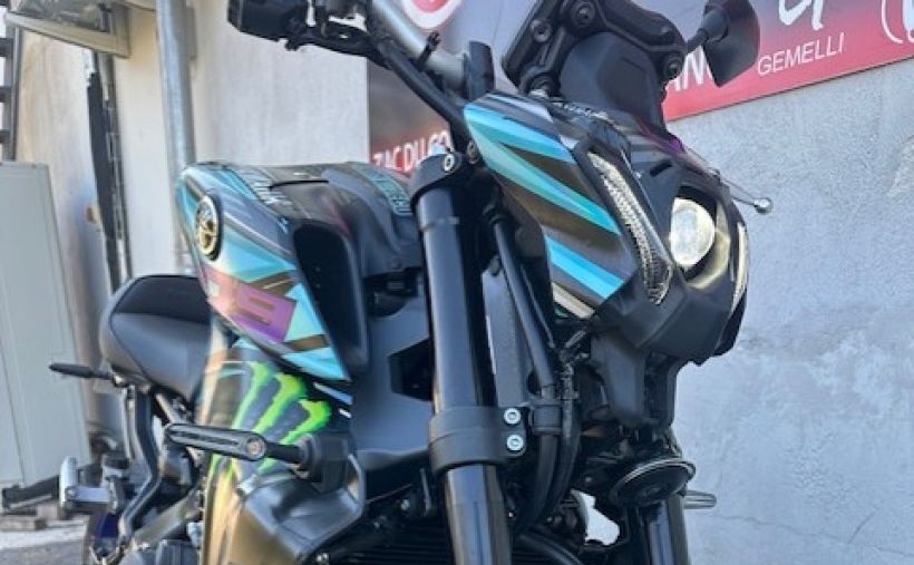 YAMAHA MT-09 1