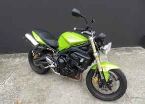 TRIUMPH STREET TRIPLE 675 - 2009