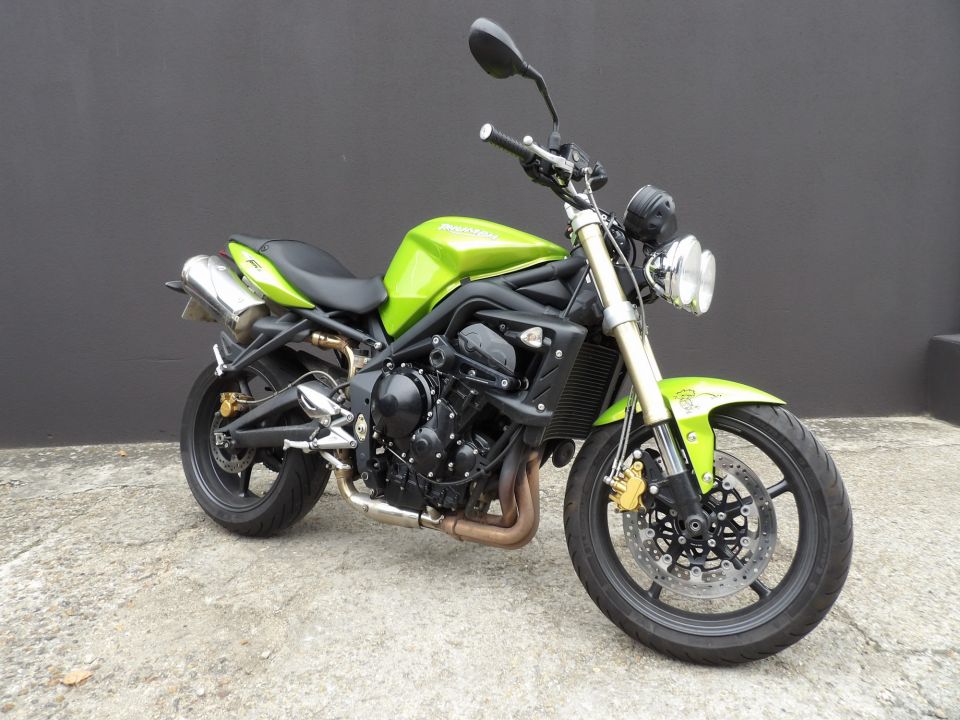 TRIUMPH STREET TRIPLE 675 2