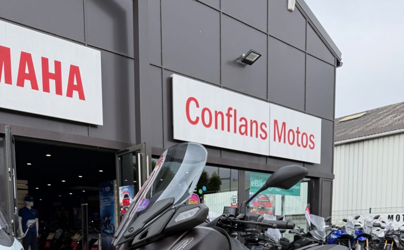 YAMAHA XMAX 300 Tech Max 1
