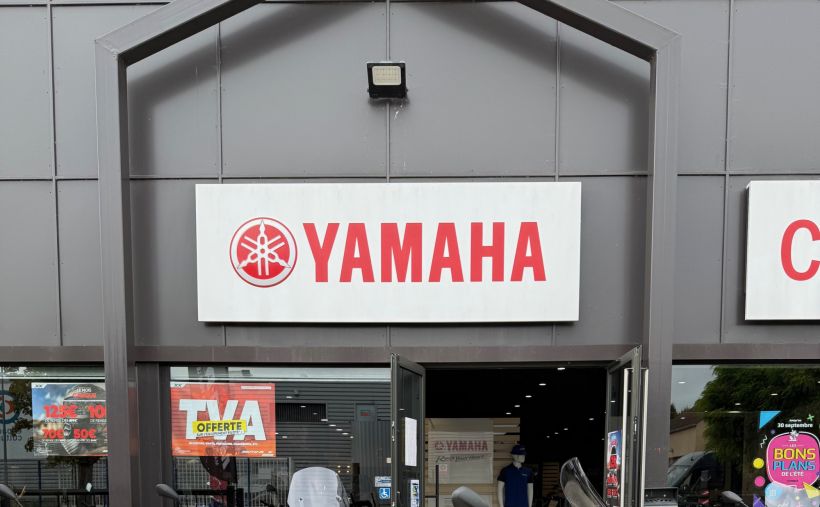 YAMAHA XMAX 300 Tech Max 9
