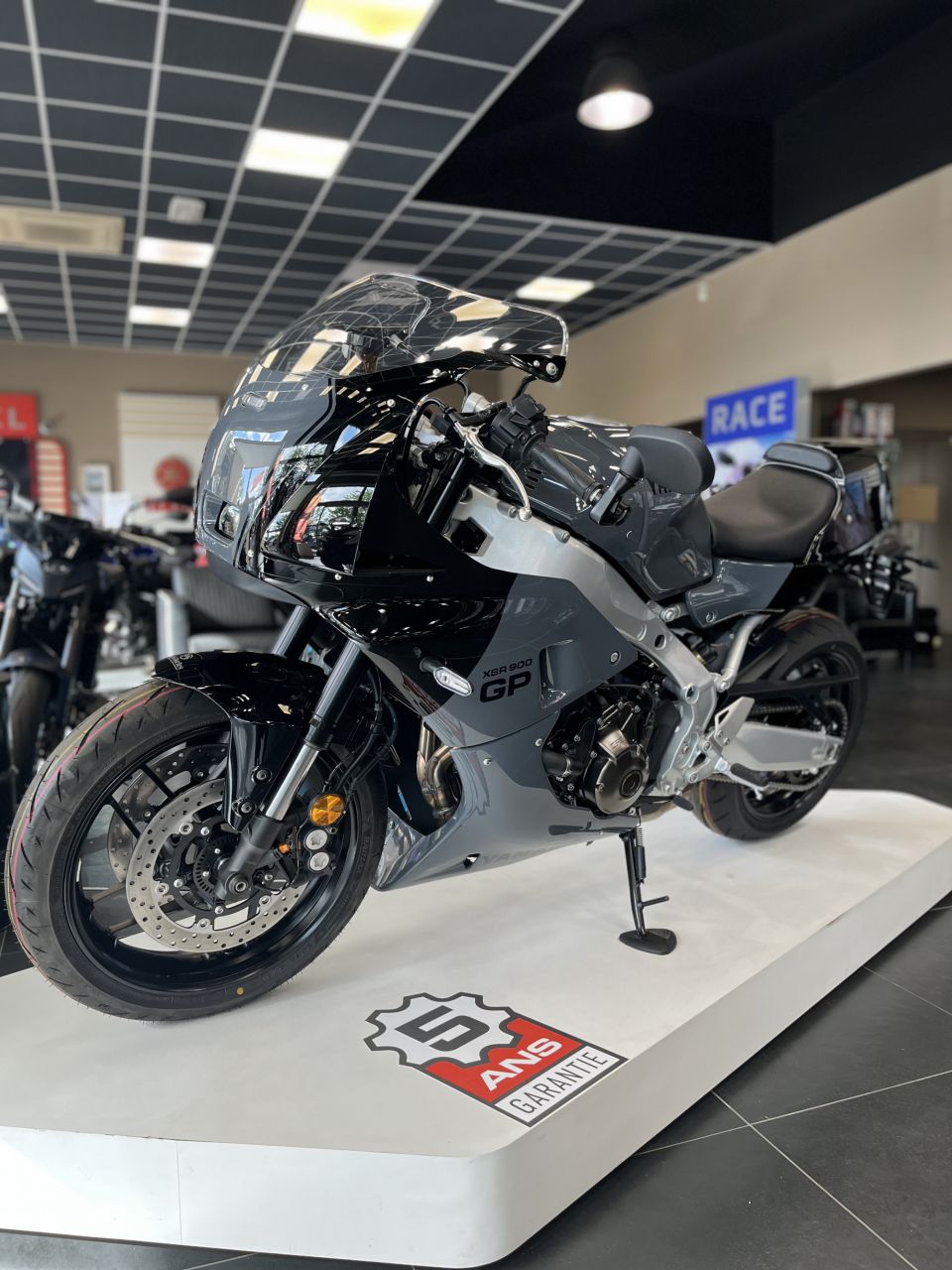 YAMAHA XSR 900 GP 5