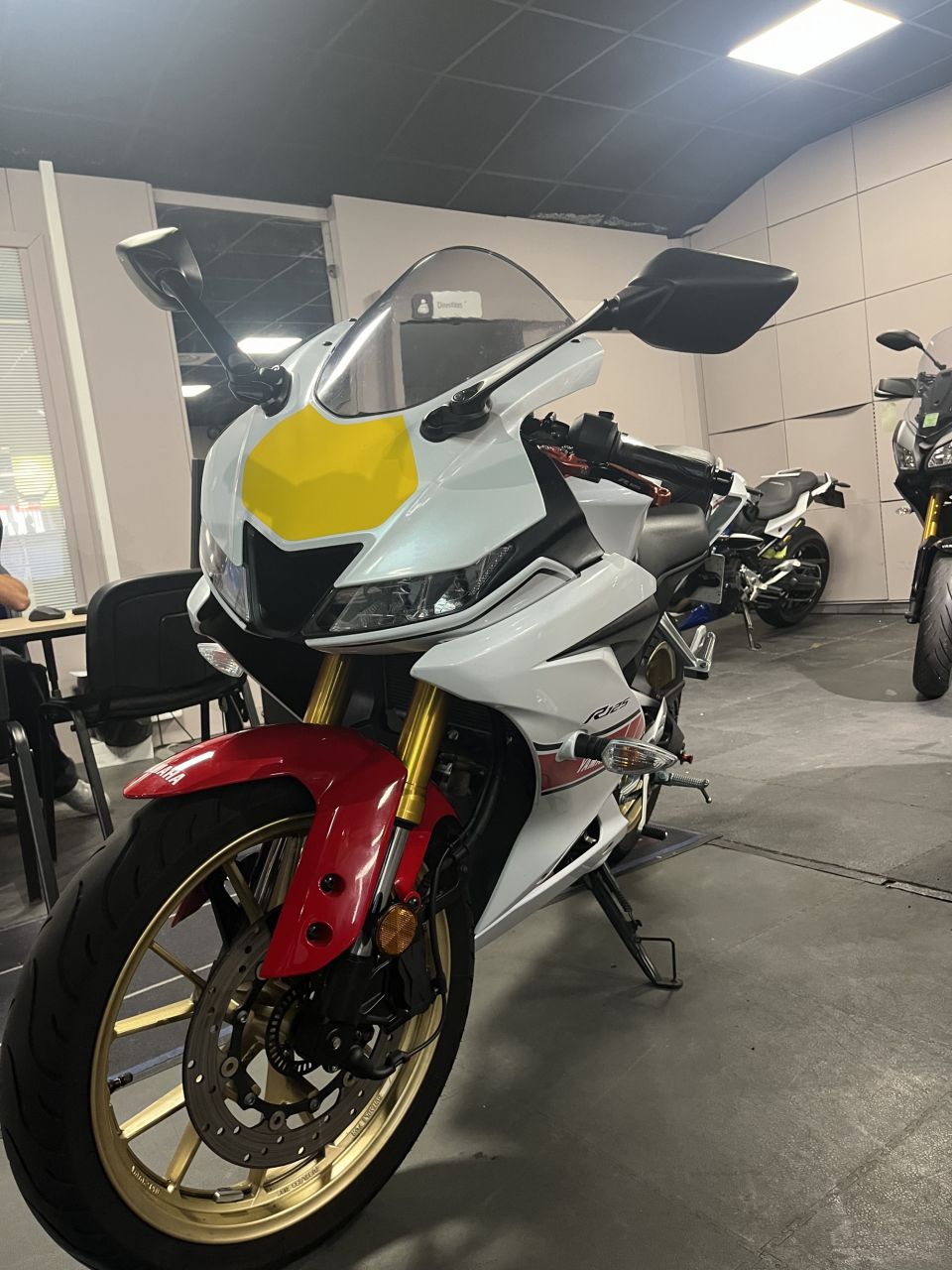 YAMAHA R125 World GP 60th Anniversary 1