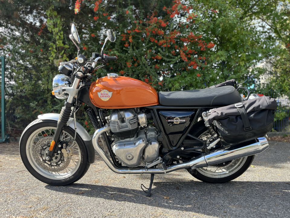 ROYAL ENFIELD INTERCEPTOR 10