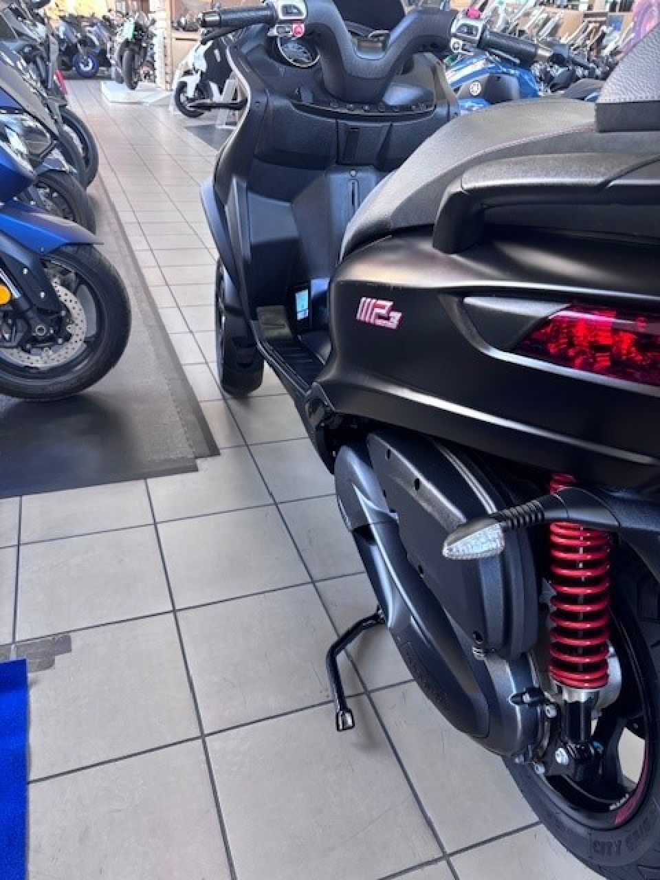 PIAGGIO MP3 300 HPE SPORT ABS ASR 2