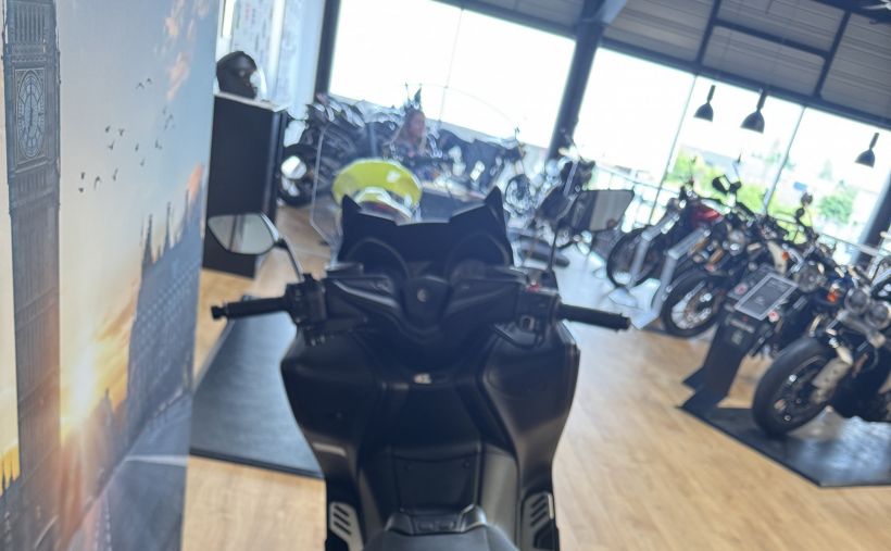 YAMAHA XP T-MAX 560 6