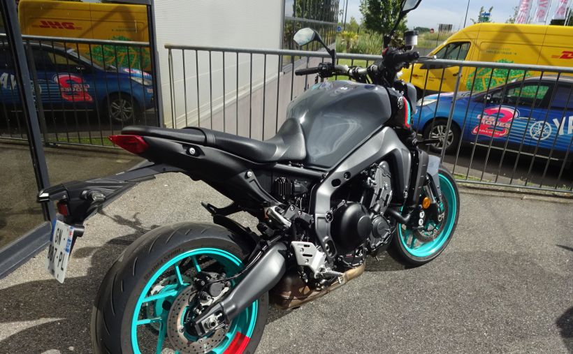 YAMAHA MT-09 2