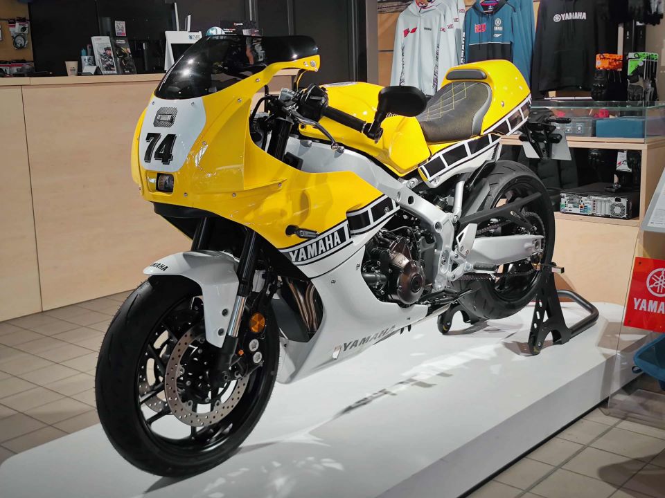 YAMAHA XSR 900 GP 1