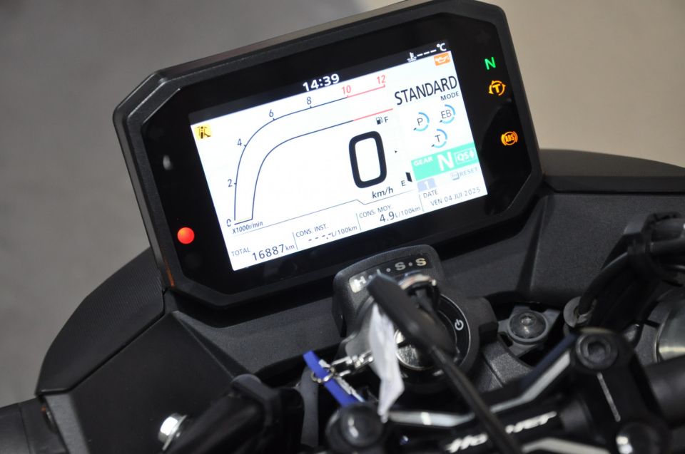 HONDA CB 750 HORNET 3