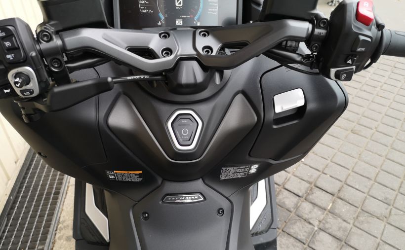 YAMAHA XP T-MAX 560 TECH MAX 8