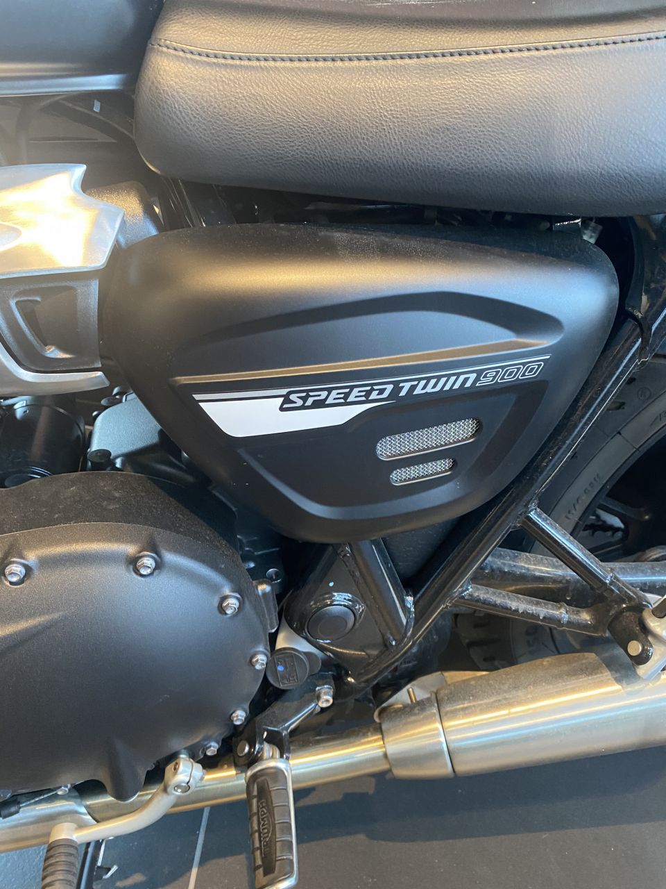 TRIUMPH SPEED TWIN 900 1