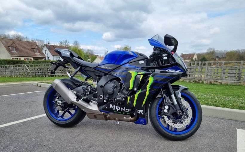 YAMAHA YZF 1000 R1 0