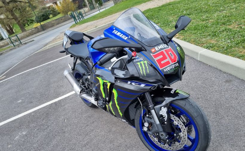 YAMAHA YZF 1000 R1 2
