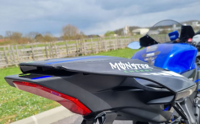 YAMAHA YZF 1000 R1 4