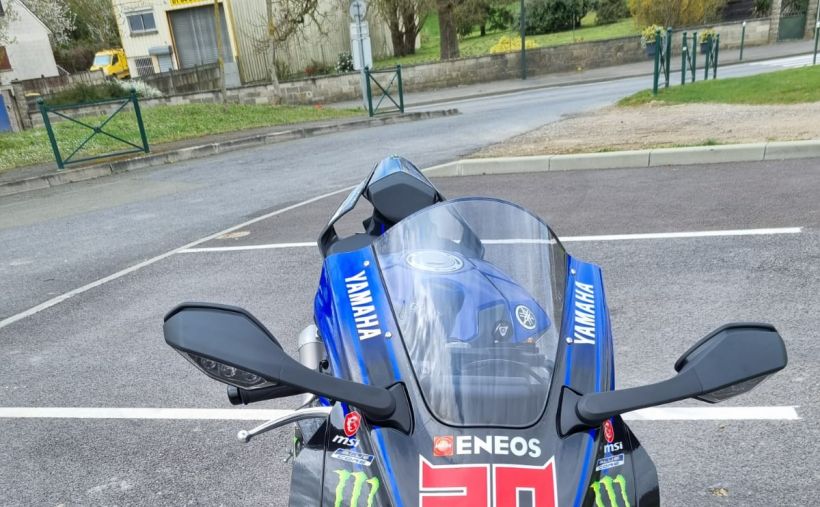 YAMAHA YZF 1000 R1 5