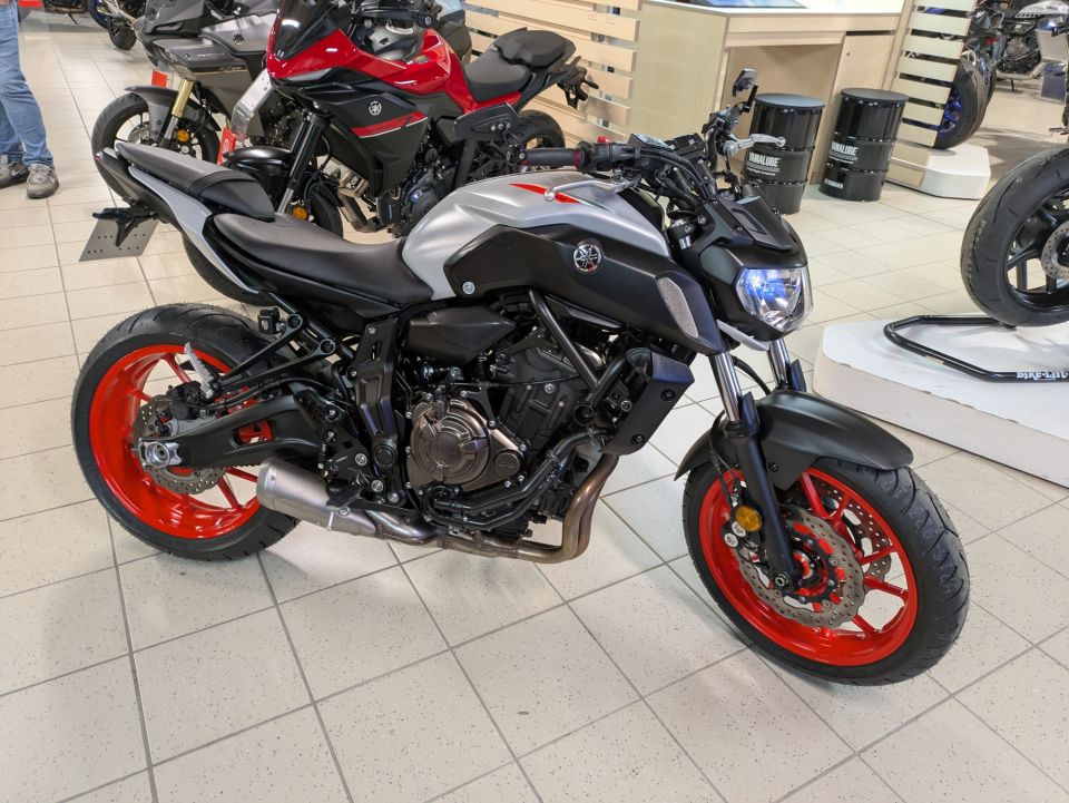 YAMAHA MT-07 (47.5CV) 10