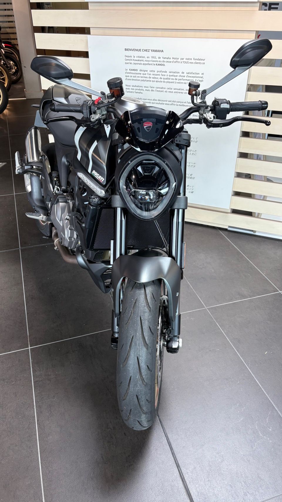 DUCATI MONSTER 900 2