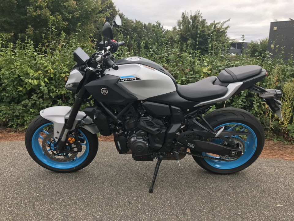 YAMAHA MT-07 Y-AMT 8