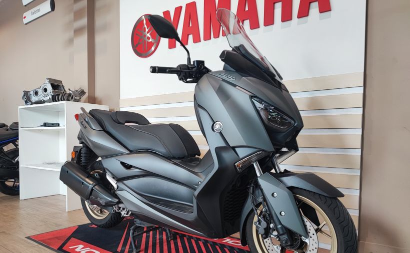 YAMAHA XMAX 300 Tech Max 2