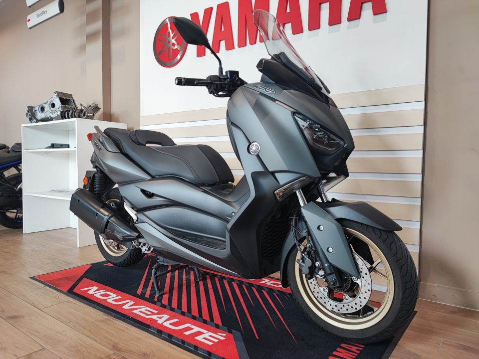 YAMAHA XMAX 300 Tech Max 2