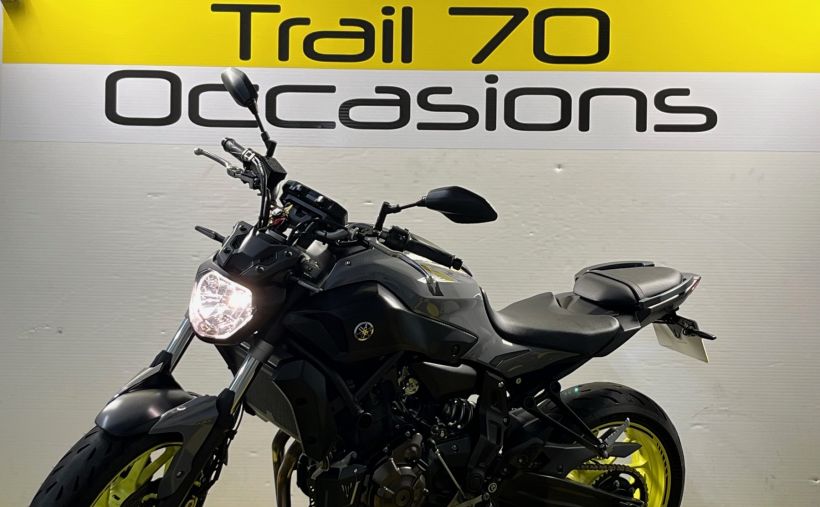 YAMAHA MT-07 6