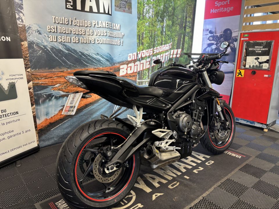 TRIUMPH Street Triple 660 2