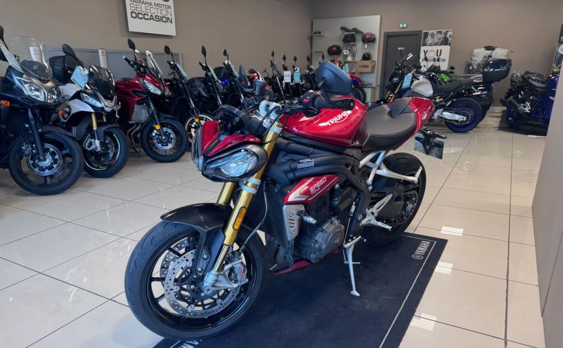 TRIUMPH SPEED TRIPLE 1200 RS 12
