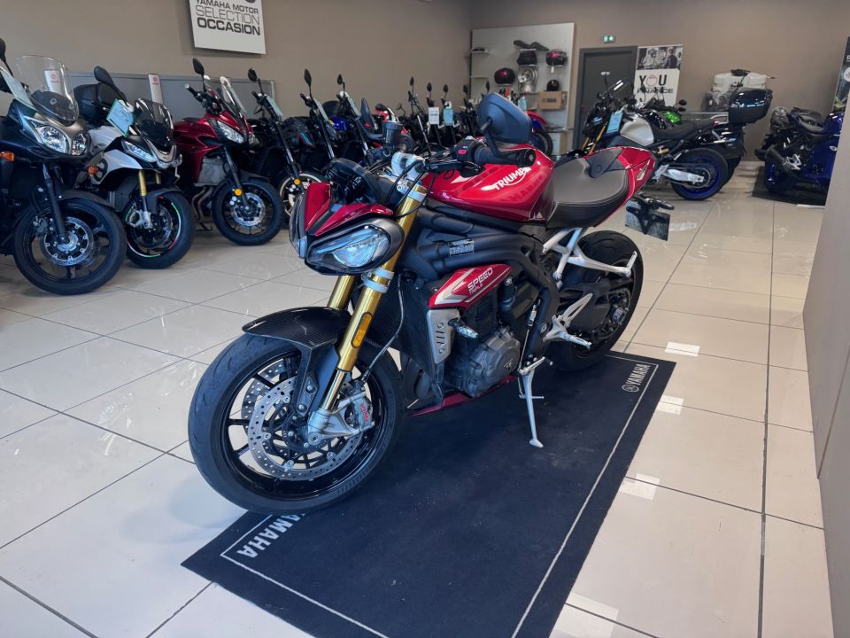 TRIUMPH SPEED TRIPLE 1200 RS 12