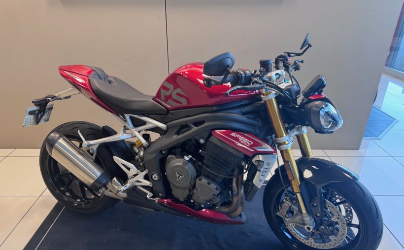 TRIUMPH SPEED TRIPLE 1200 RS 16
