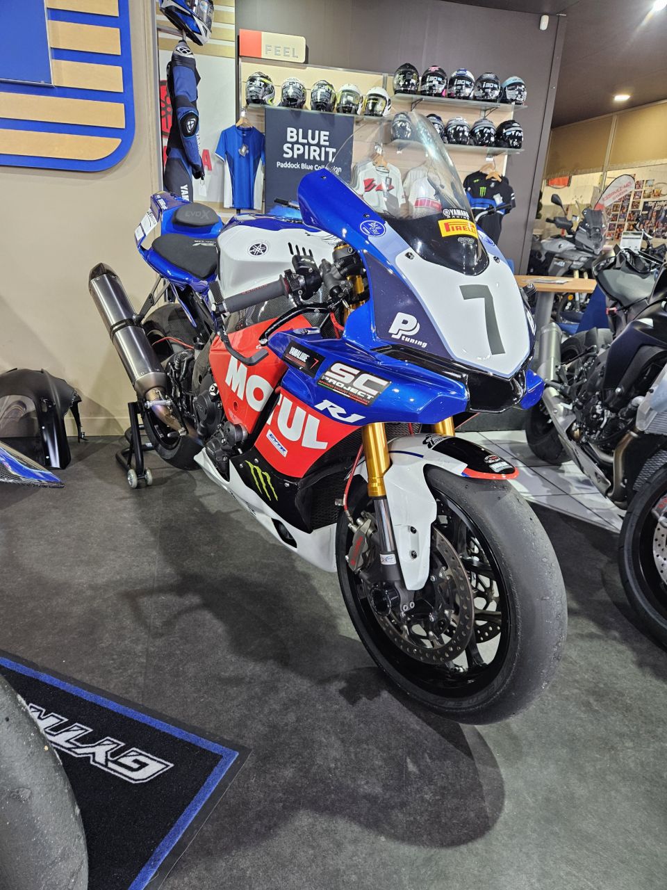 YAMAHA YZF 1000 R1 2