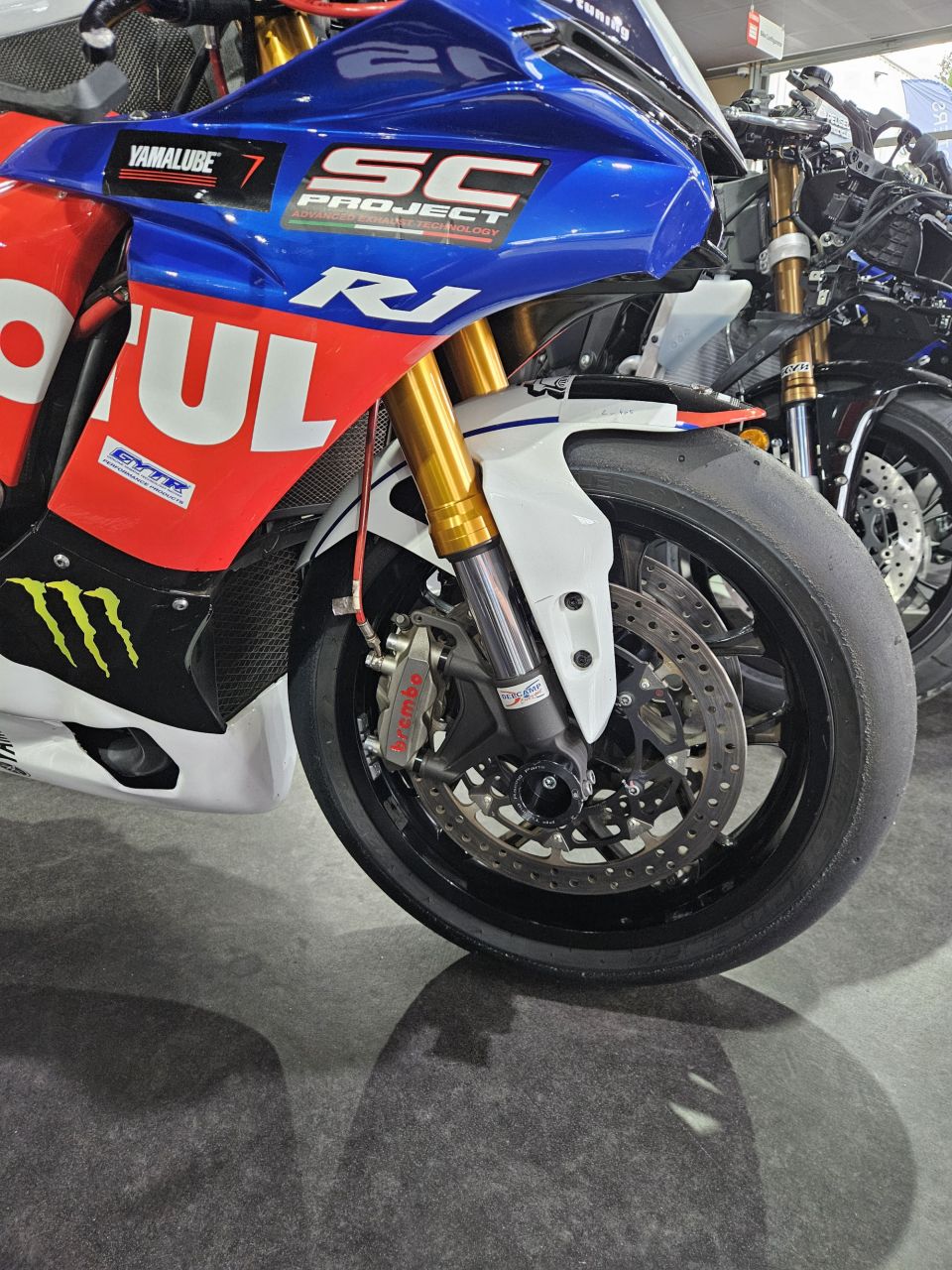 YAMAHA YZF 1000 R1 6
