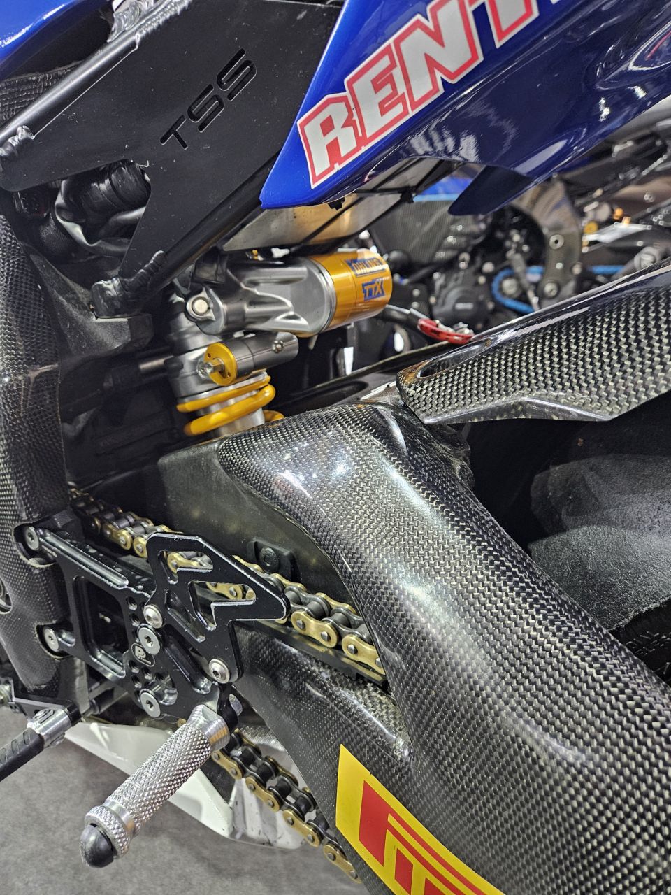 YAMAHA YZF 1000 R1 10