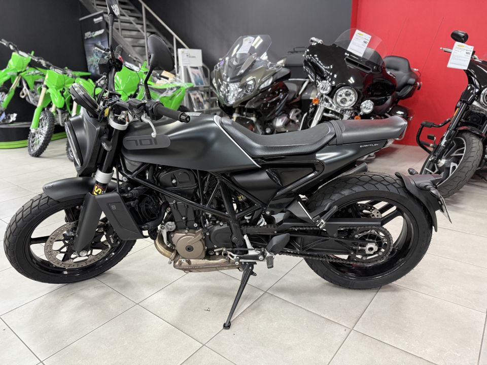 HUSQVARNA SVARTPILEN 701 18