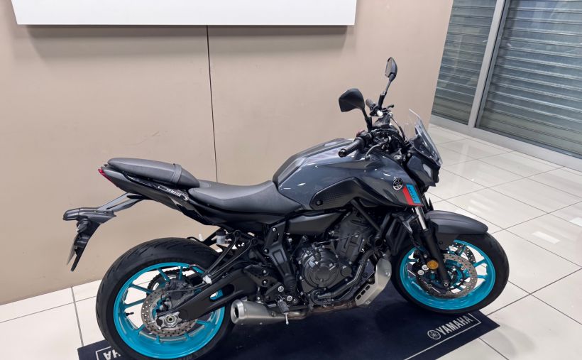 YAMAHA MT-07 6