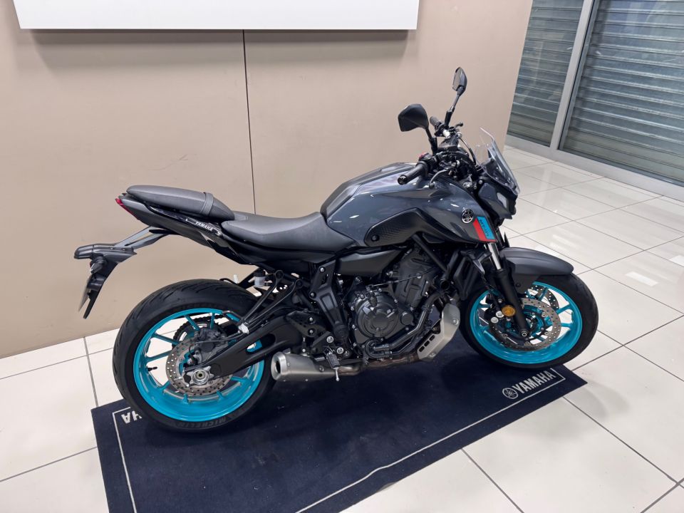 YAMAHA MT-07 6