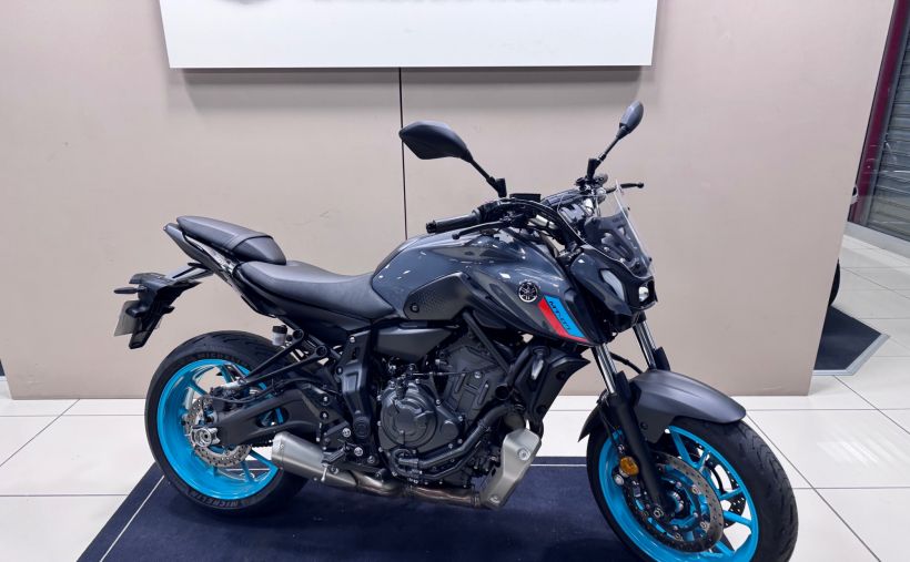 YAMAHA MT-07 10