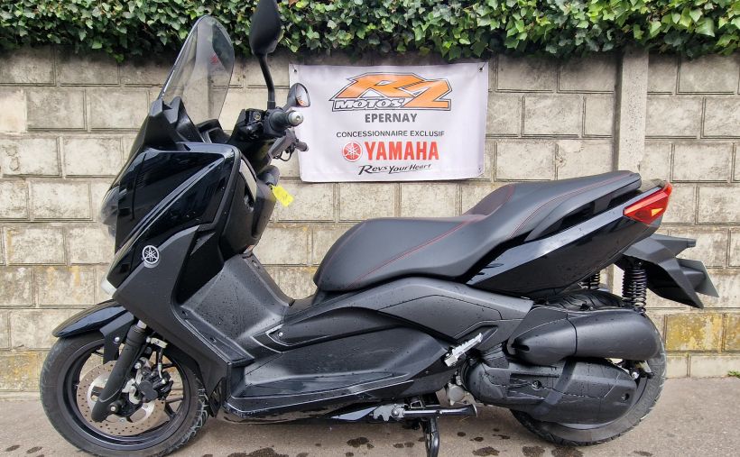 YAMAHA XMAX 125 3