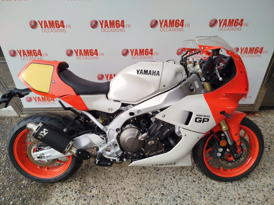 YAMAHA XSR 900 GP 1